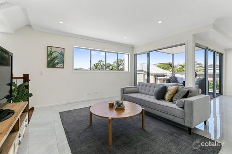 Property photo of 2/81 Riding Road Hawthorne QLD 4171