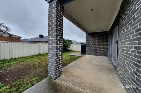 Property photo of 11 Pymble Gardens Craigieburn VIC 3064