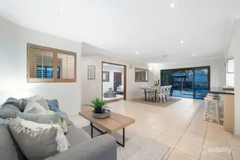 Property photo of 8 Fitzalan Circuit Arundel QLD 4214