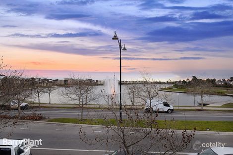 Property photo of 61 Lakeside Boulevard Pakenham VIC 3810