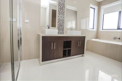 Property photo of 37 Biltmore Crescent Roxburgh Park VIC 3064