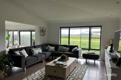 Property photo of 5 Buccaneers Court Yamba NSW 2464