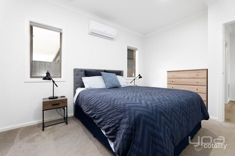 Property photo of 21 Bloom Avenue Greenvale VIC 3059