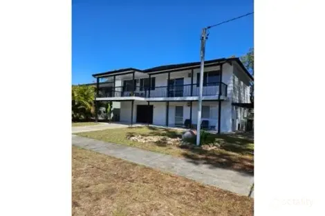 2 Peace Pde, Tanilba Bay, NSW 2319