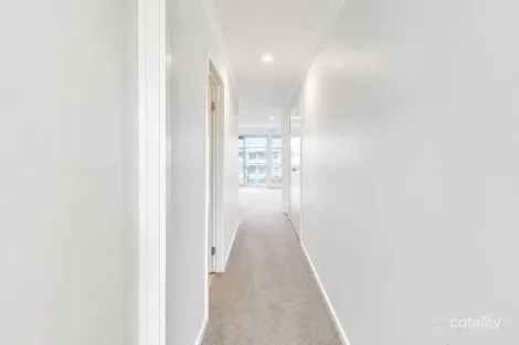 Property photo of 28 Heathwren View Werribee VIC 3030