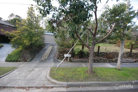 17 Andrew Cres, Croydon South, VIC 3136