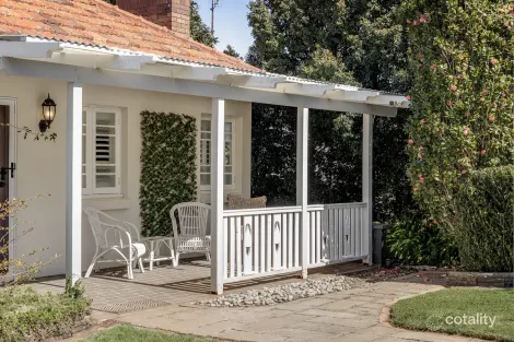 Property photo of 16 Rhyde Street Mount Lofty QLD 4350