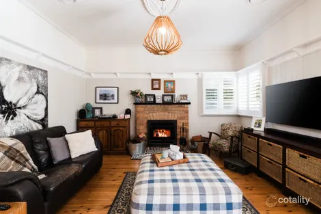 Property photo of 16 Rhyde Street Mount Lofty QLD 4350
