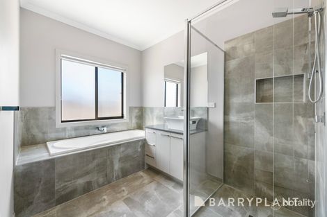 Property photo of 28 Murray Road Thornhill Park VIC 3335