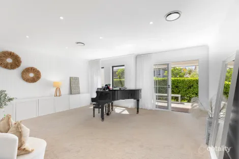 Property photo of 3 Kingfisher Way Warriewood NSW 2102