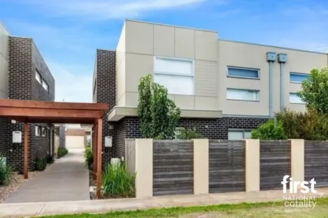 2/5 THOMAS CARR DR, TARNEIT, VIC 3029