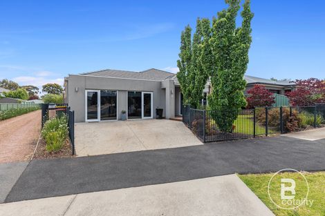 9 Lyndam Ave, Maiden Gully, VIC 3551