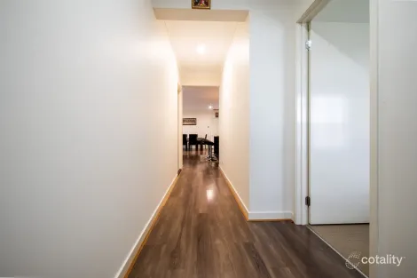 Property photo of 10 Fenix Way Clyde North VIC 3978
