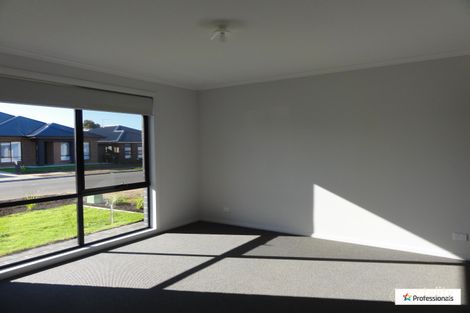 Property photo of 4 Maher Place Evanston Gardens SA 5116