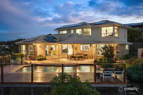 4 NAIRN CT, HIGHLAND PARK, QLD 4211