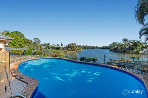 8 NEWPORT DR, ROBINA, QLD 4226