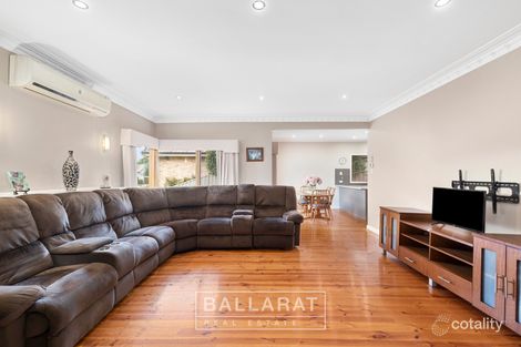 Property photo of 9 Orama Avenue Wendouree VIC 3355