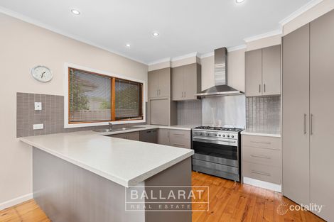 Property photo of 9 Orama Avenue Wendouree VIC 3355