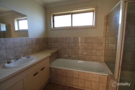 Property photo of 2/47 Cheviot Avenue Berwick VIC 3806