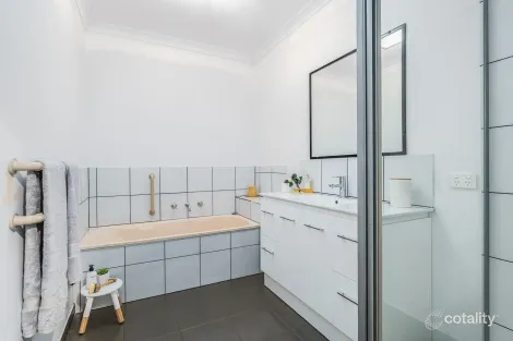 Property photo of 2/17 Granby Crescent Highton VIC 3216