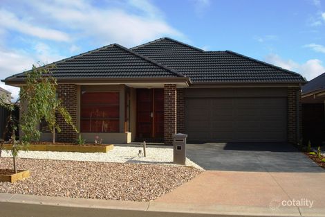 Property photo of 16 Heathcote Retreat Caroline Springs VIC 3023