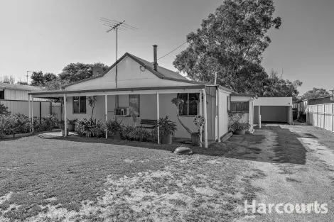 Property photo of 4 George Beacham Way Pinjarra WA 6208