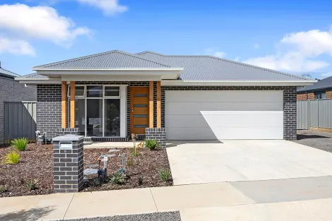 6 Santarosa Way, Epsom, VIC 3551