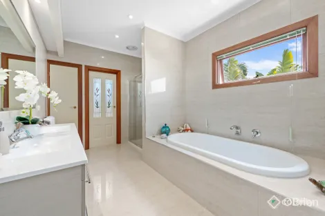 Property photo of 15 Heaths View Paynesville VIC 3880