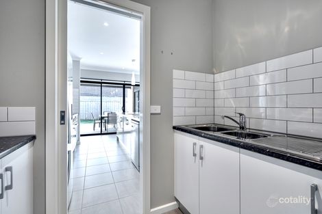 Property photo of 21 Dianella Avenue Kalkallo VIC 3064