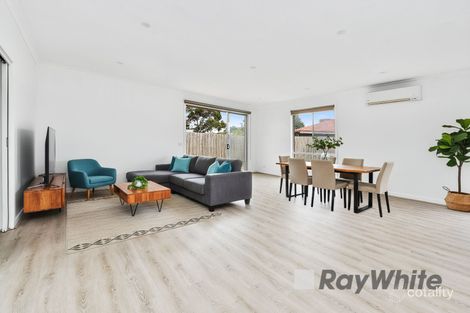 Property photo of 2/142 Pound Road Hampton Park VIC 3976