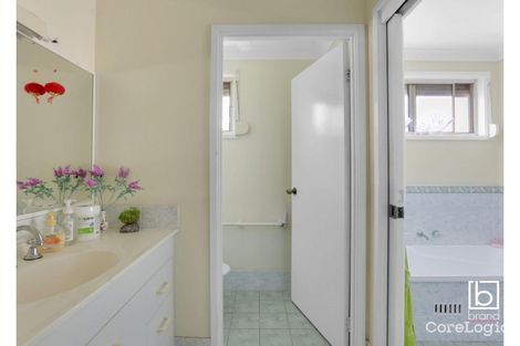 Property photo of 2/32 Cambridge Circle Ourimbah NSW 2258