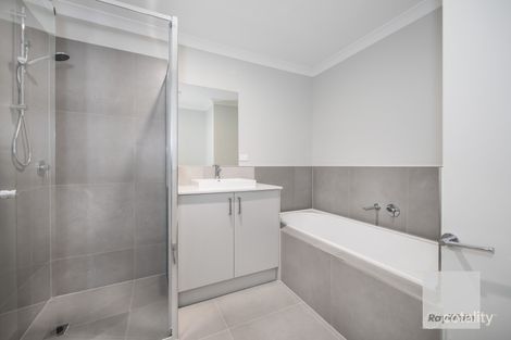 Property photo of 25 Ionica Loop Truganina VIC 3029