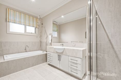 Property photo of 8 Mont Close Doncaster East VIC 3109