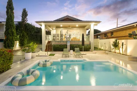 12 Cascade Ave, Benowa, QLD 4217