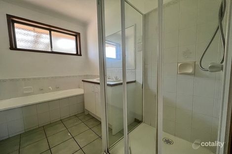 Property photo of 18 Andrea Crescent Cranbourne North VIC 3977