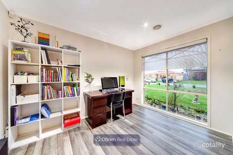 Property photo of 10 Lisburn Way Berwick VIC 3806