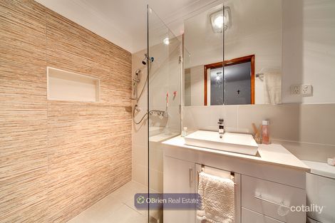 Property photo of 10 Lisburn Way Berwick VIC 3806