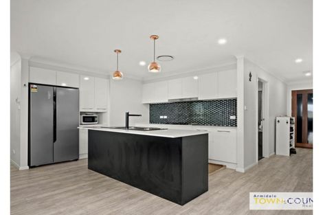 Property photo of 2 Kilcoy Close Armidale NSW 2350