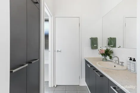 Property photo of 18 Geoff Road Munno Para West SA 5115