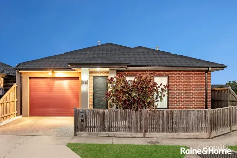 Property photo of 16 Criterion Way Cranbourne East VIC 3977