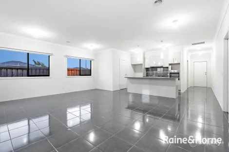Property photo of 16 Criterion Way Cranbourne East VIC 3977