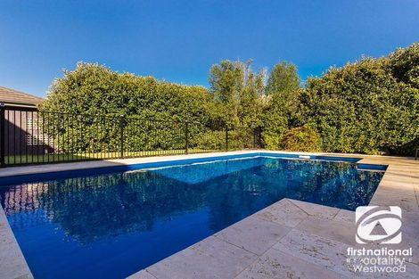 Property photo of 5 Pitanga Gardens Werribee VIC 3030