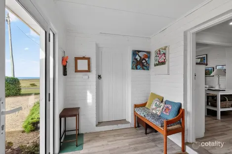 Property photo of 10 Schomberg Road Peterborough VIC 3270