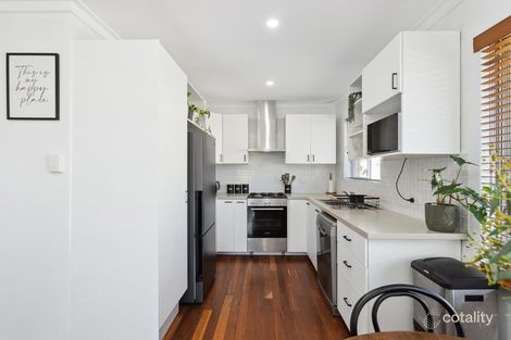 Property photo of 11 Wooloomooloo Road Greenmount WA 6056