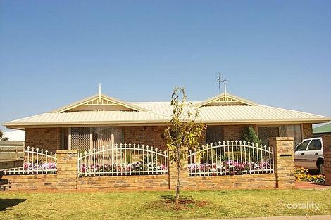 Property photo of 24 Eureka Court Glenvale QLD 4350