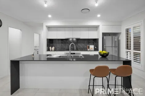 Property photo of 38 Mark Dillon Circuit Spring Mountain QLD 4300