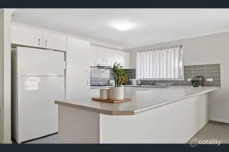 Property photo of 13 Croft Close Thornton NSW 2322