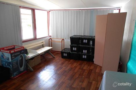 Property photo of 3 Summons Way Warnbro WA 6169