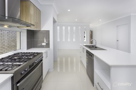 32 Woodline Dr, Spring Mountain, QLD 4300