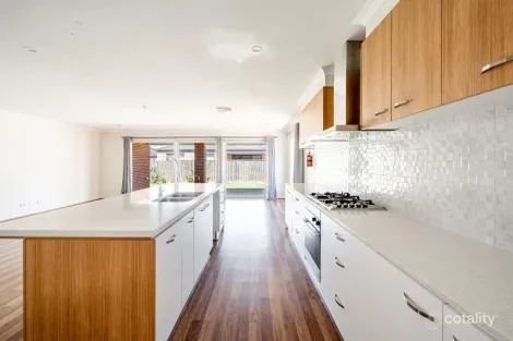 Property photo of 18 Magellan Crescent Werribee VIC 3030